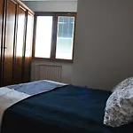 3 Bedroom With Parking Garage In The Heart Of Apartment *