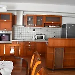 Apartment 3 Bedroom With Parking Garage In The Heart Of *