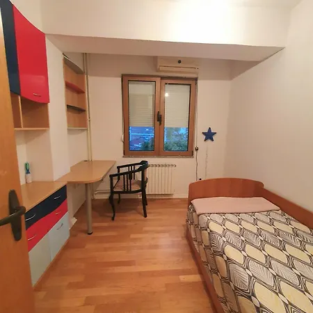 3 Bedroom With Parking Garage In The Heart Of Apartment