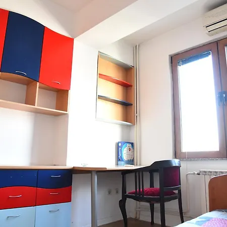 Apartment 3 Bedroom With Parking Garage In The Heart Of