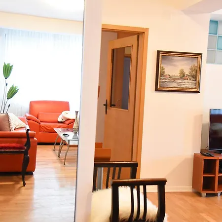 3 Bedroom With Parking Garage In The Heart Of