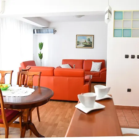 3 Bedroom With Parking Garage In The Heart Of Skopje