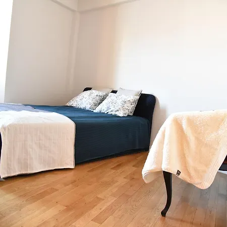 3 Bedroom With Parking Garage In The Heart Of Apartamento Skopie
