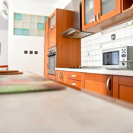 3 Bedroom With Parking Garage In The Heart Of Διαμέρισμα