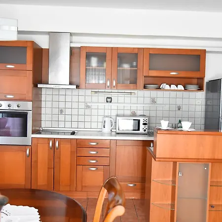 3 Bedroom With Parking Garage In The Heart Of