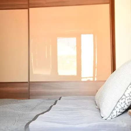 Διαμέρισμα 3 Bedroom With Parking Garage In The Heart Of *