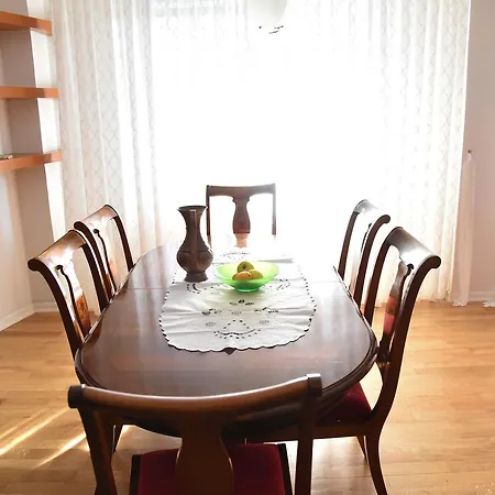 3 Bedroom With Parking Garage In The Heart Of