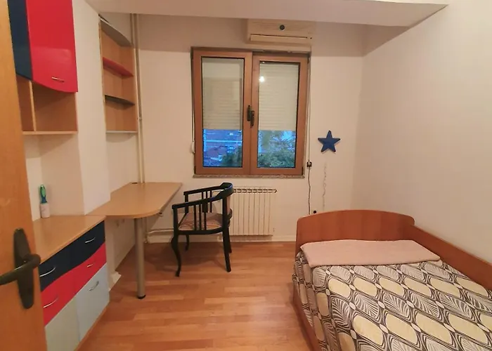 3 Bedroom With Parking Garage In The Heart Of Lejlighed