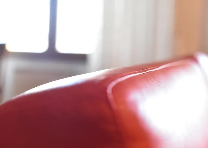 3 Bedroom With Parking Garage In The Heart Of *