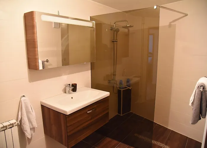 3 Bedroom With Parking Garage In The Heart Of Апартаменты Скопье