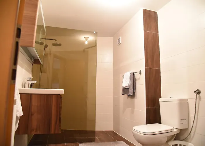 Lejlighed 3 Bedroom With Parking Garage In The Heart Of