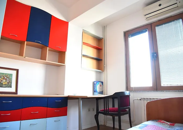 Lejlighed 3 Bedroom With Parking Garage In The Heart Of