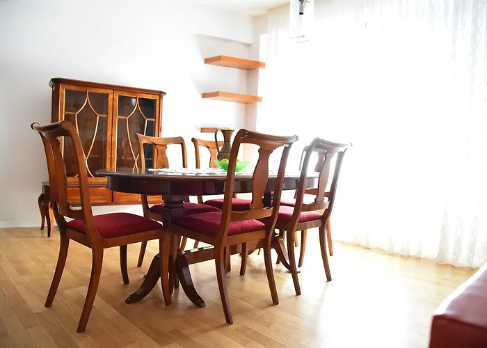 3 Bedroom With Parking Garage In The Heart Of Скопье