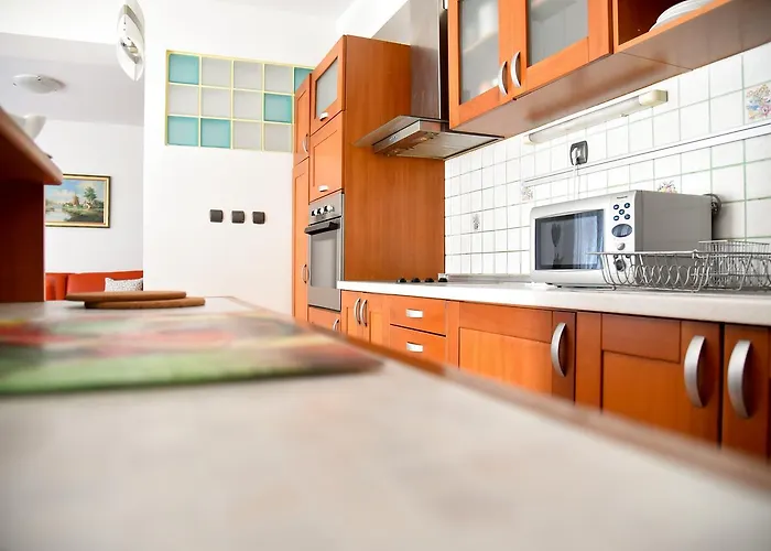 3 Bedroom With Parking Garage In The Heart Of Апартаменты