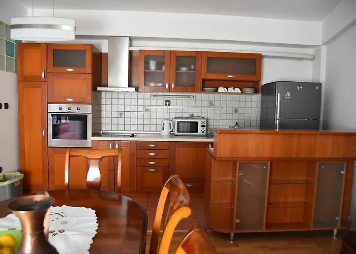Апартаменты 3 Bedroom With Parking Garage In The Heart Of *
