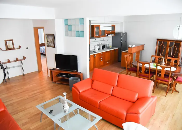 3 Bedroom With Parking Garage In The Heart Of Апартаменты Скопье