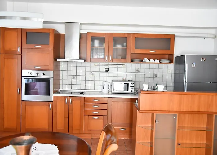 3 Bedroom With Parking Garage In The Heart Of