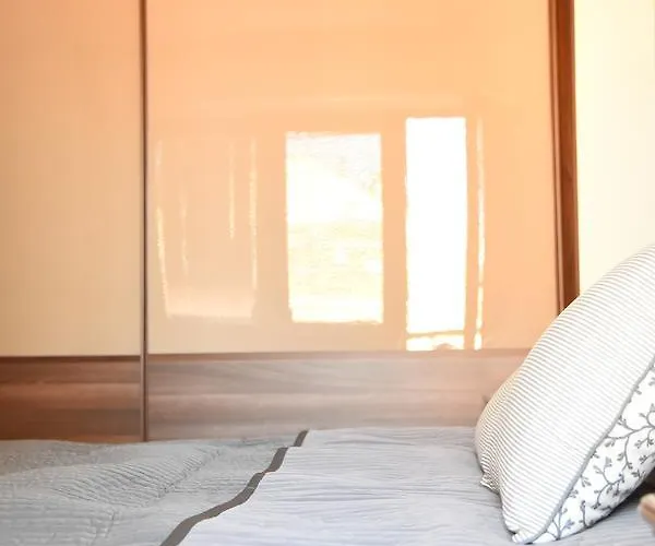 Апартаменты 3 Bedroom With Parking Garage In The Heart Of *